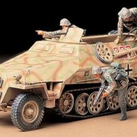 TAM35195 – German SdKfz 251/1 Ausf.D Personnel Carrier – 1/35